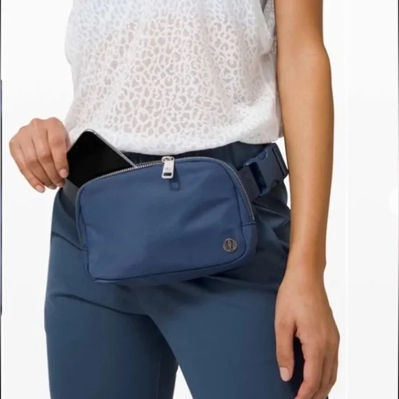 NWOT Lululemon Everywhere Belt Bag Ink Blue OG Original - Picture 13 of 13